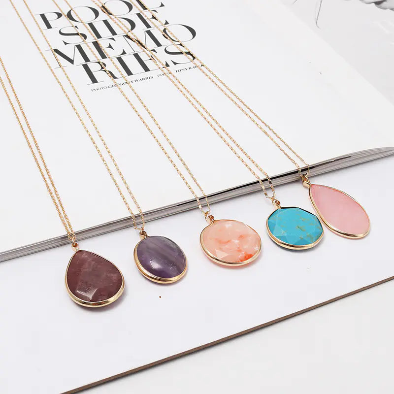 Stylish Short Necklace with Natural Stone Edging